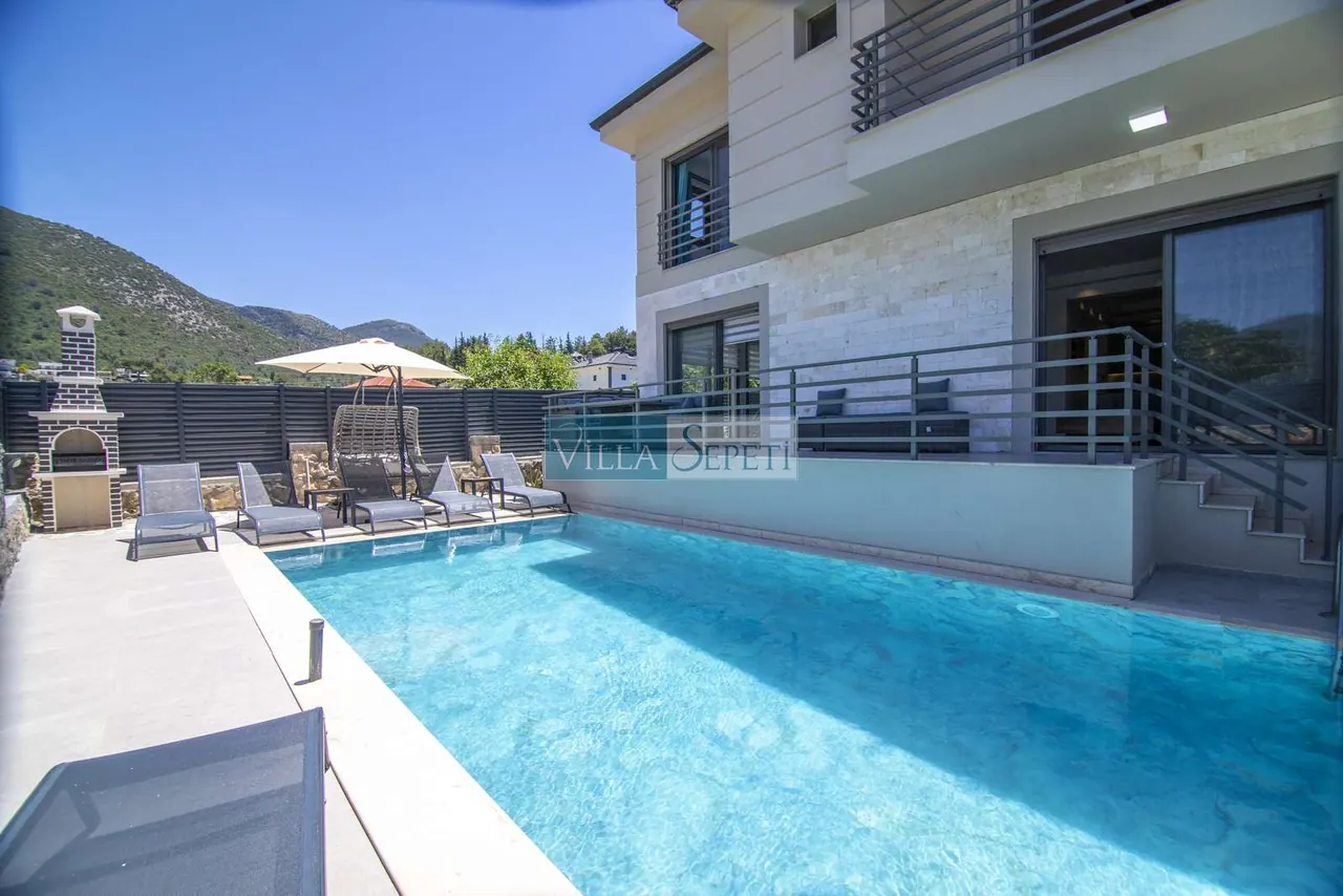 Villa Grape Home 5 4