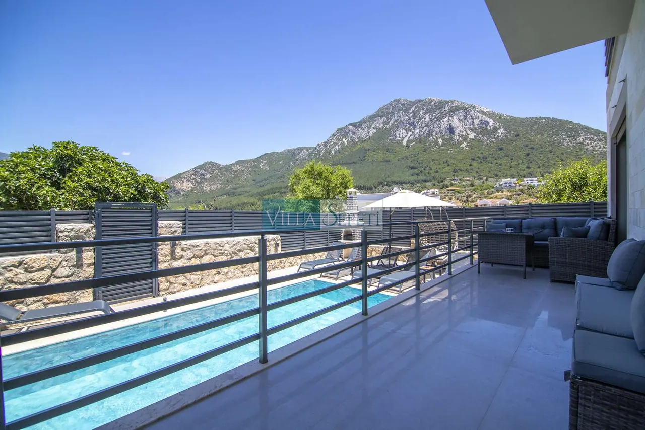 Villa Grape Home 5 9
